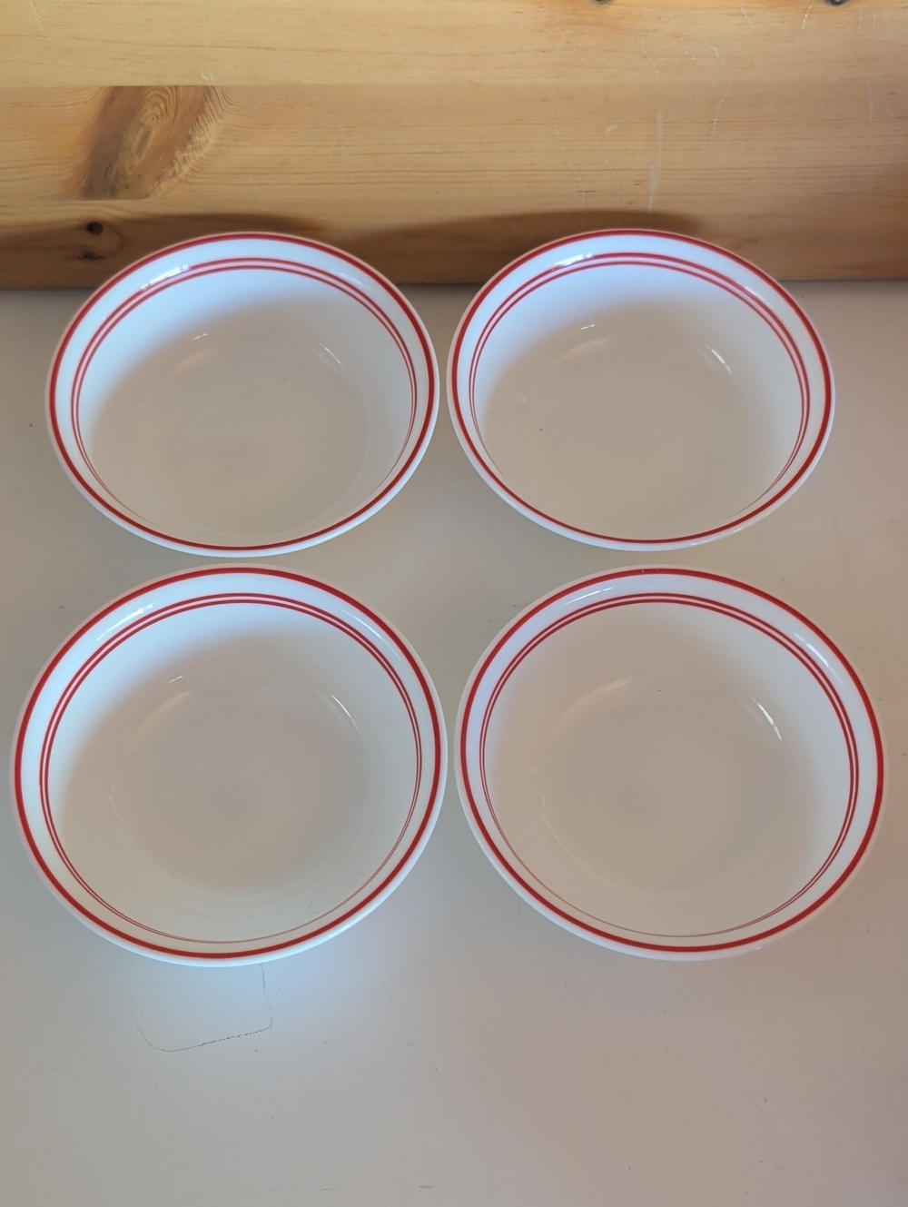 Set of 4 Corelle Classic Cafe Cereal/ Salad/ Soup/ Dessert Bowls with Red Rim .